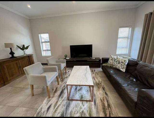 2 BEDROOM PROPERTY TO RENT IN MENLO PARK